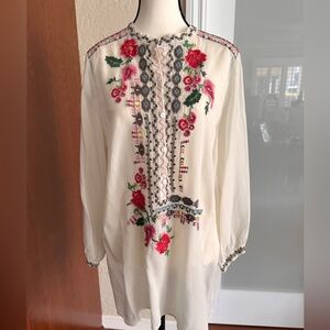 Johnny Was gorgeous embroidered shirt
Size L